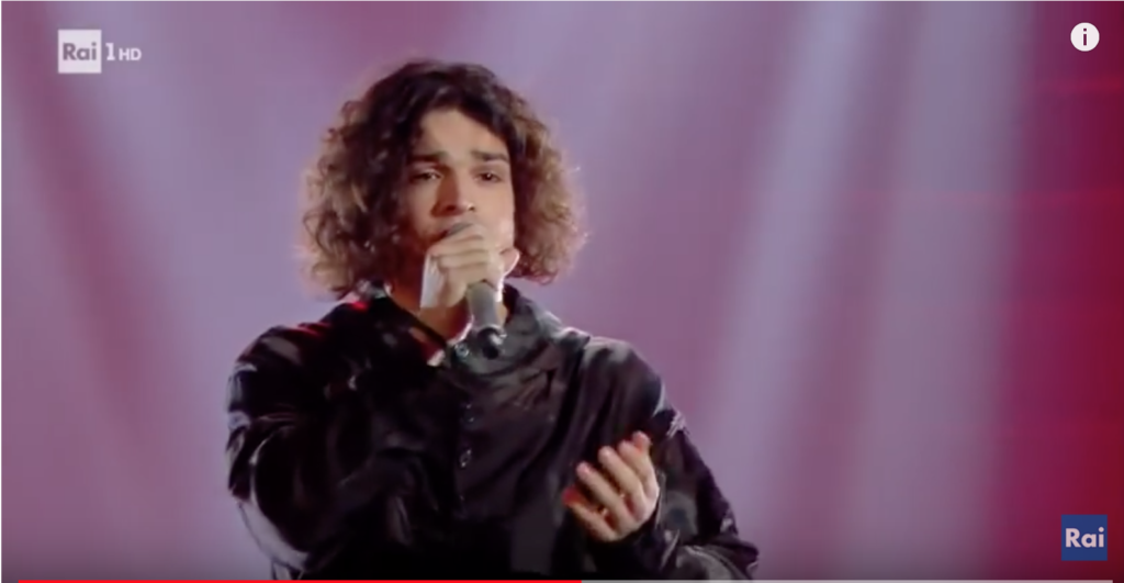 Leo Gassman in gara nelle Nuove Proposte di Sanremo 2020. 